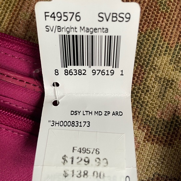 Coach wallet zip around Magenta NWT /with Defects - Picture 7 of 7